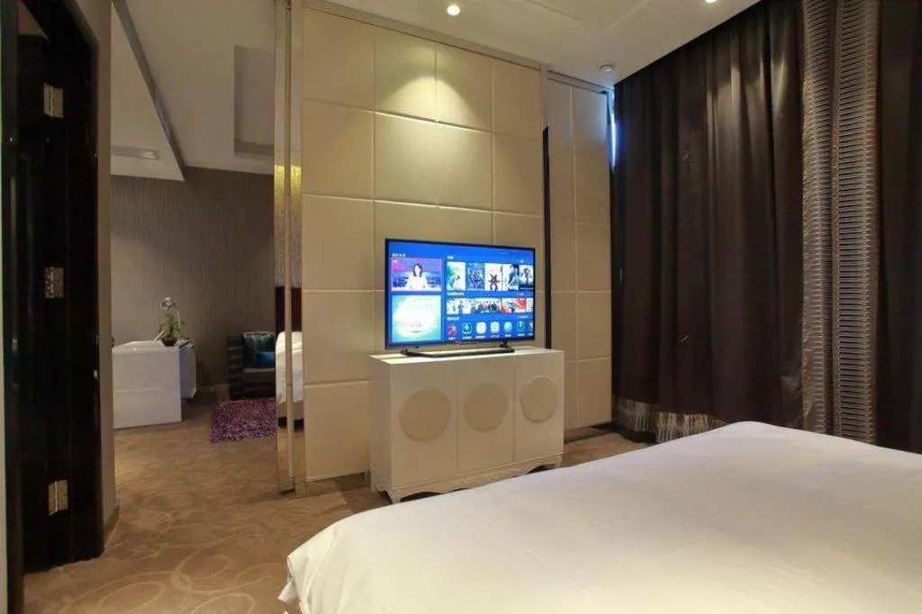 Bed in Harbin Ju Jian Hotel