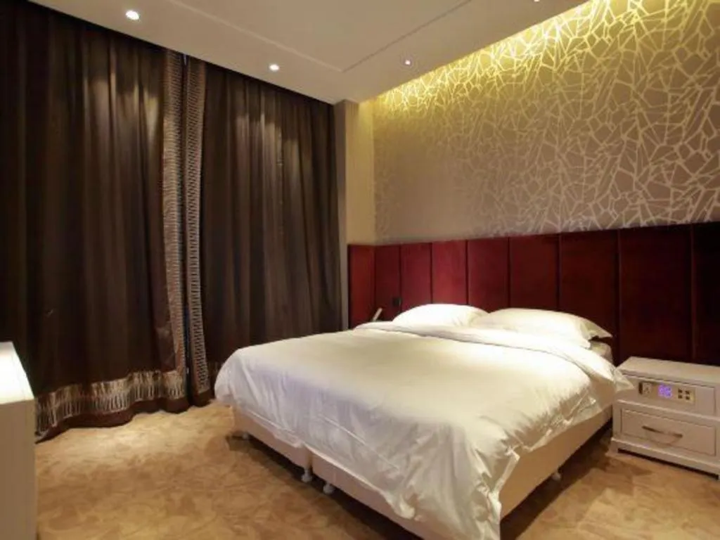 Bed in Harbin Ju Jian Hotel