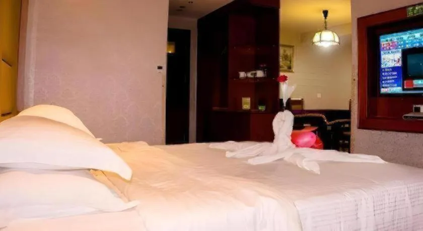 Bed in GreenTree Inn Ganzhou Sankang Temple DaRunFa Express Hotel