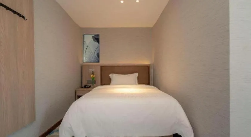 Bed in GreenTree Inn Ganzhou Sankang Temple DaRunFa Express Hotel