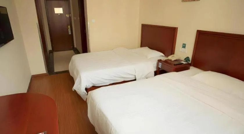 Bed in GreenTree Inn Suzhou Railway Station North Square Haobainian Wedding Dress City Express Hotel