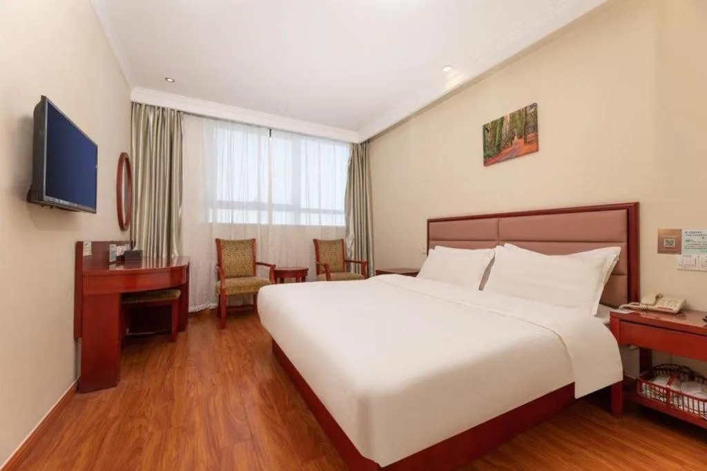 Bed in GreenTree Inn Suzhou Railway Station North Square Haobainian Wedding Dress City Express Hotel