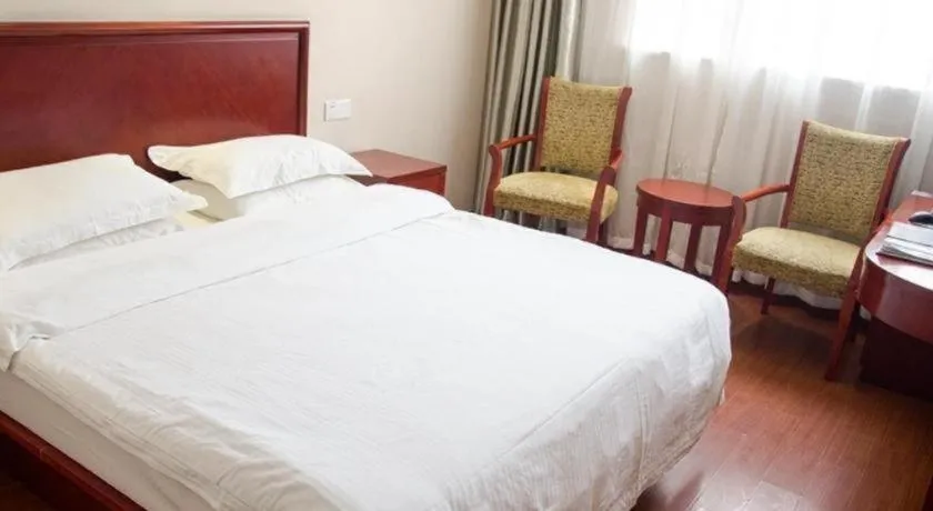Bed in GreenTree Inn Suzhou Railway Station North Square Haobainian Wedding Dress City Express Hotel