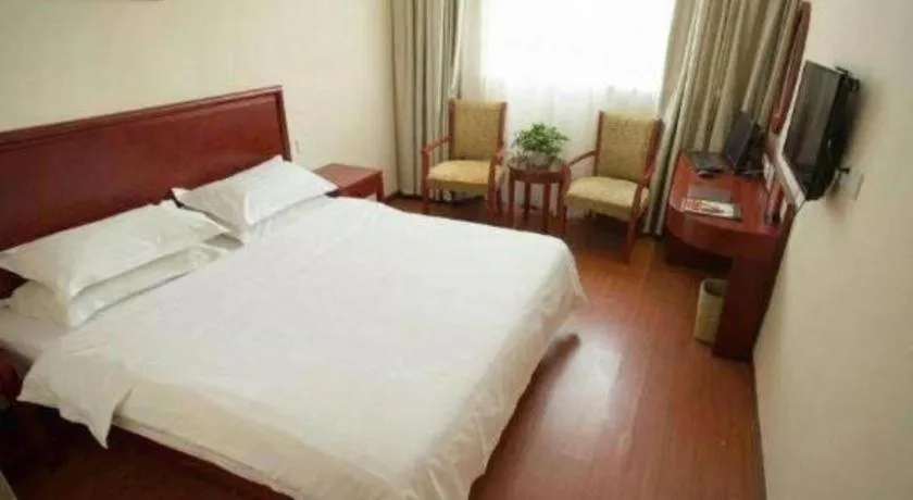 Bed in GreenTree Inn Suzhou Railway Station North Square Haobainian Wedding Dress City Express Hotel
