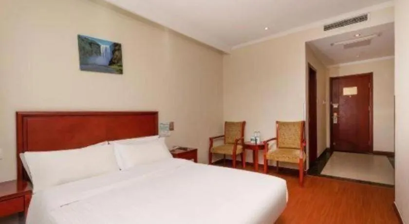 Bed in GreenTree Inn Suzhou Railway Station North Square Haobainian Wedding Dress City Express Hotel