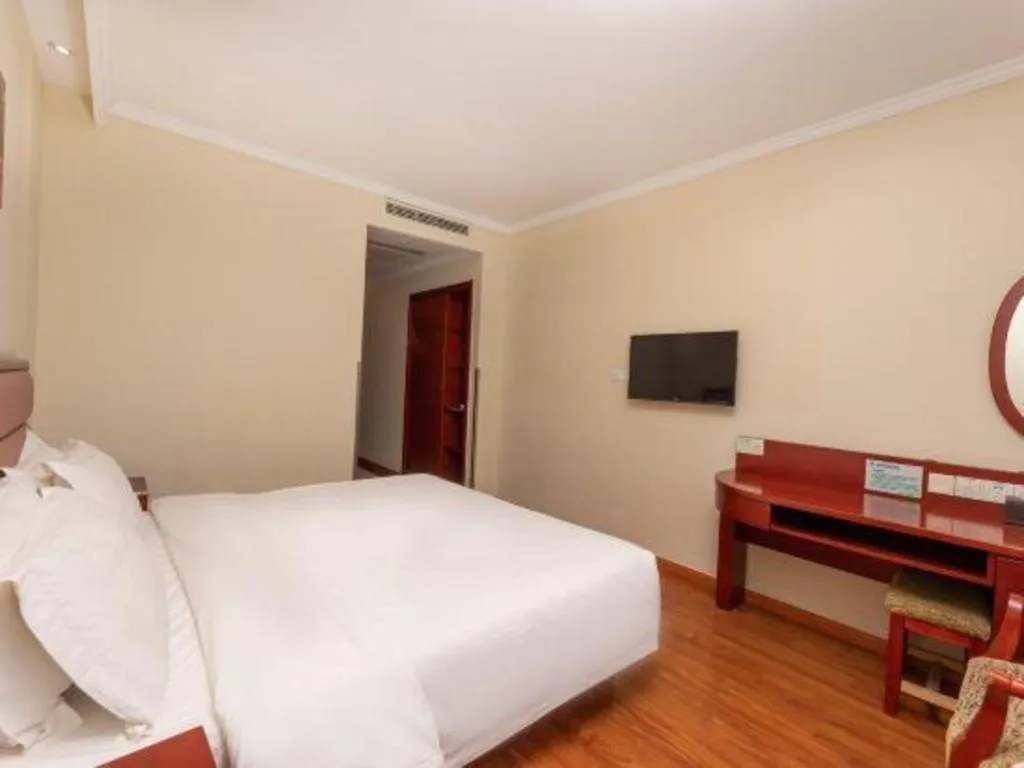 Bed in GreenTree Inn Suzhou Railway Station North Square Haobainian Wedding Dress City Express Hotel