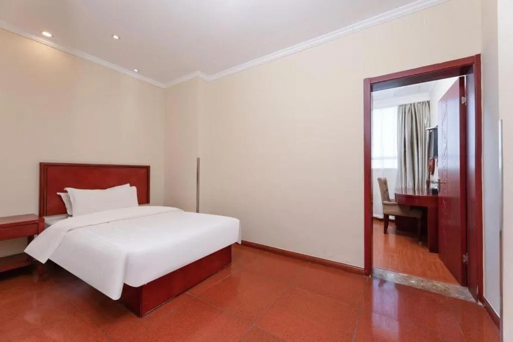 Bed in GreenTree Inn Suzhou Railway Station North Square Haobainian Wedding Dress City Express Hotel