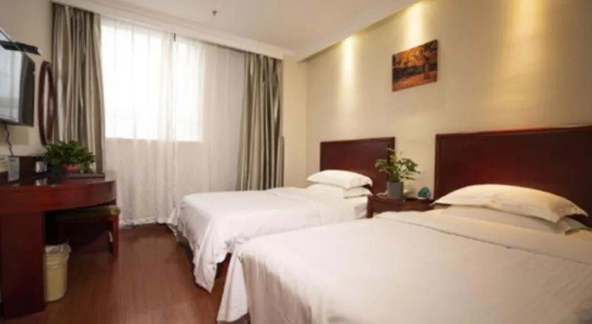 Bed in GreenTree Inn Suzhou Railway Station North Square Haobainian Wedding Dress City Express Hotel