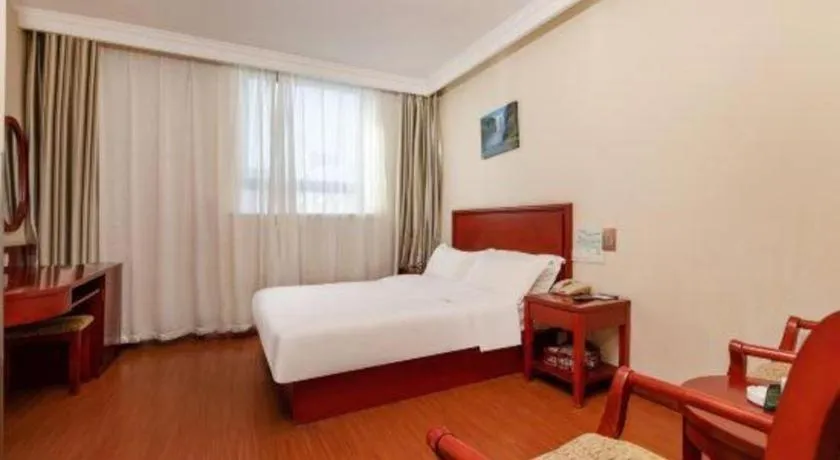 Bed in GreenTree Inn Suzhou Railway Station North Square Haobainian Wedding Dress City Express Hotel