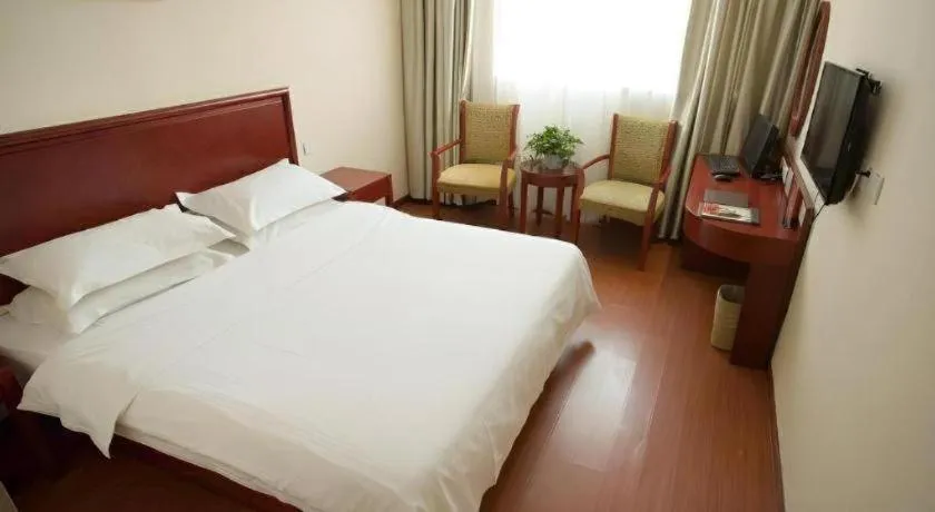 Bed in GreenTree Inn Suzhou Railway Station North Square Haobainian Wedding Dress City Express Hotel