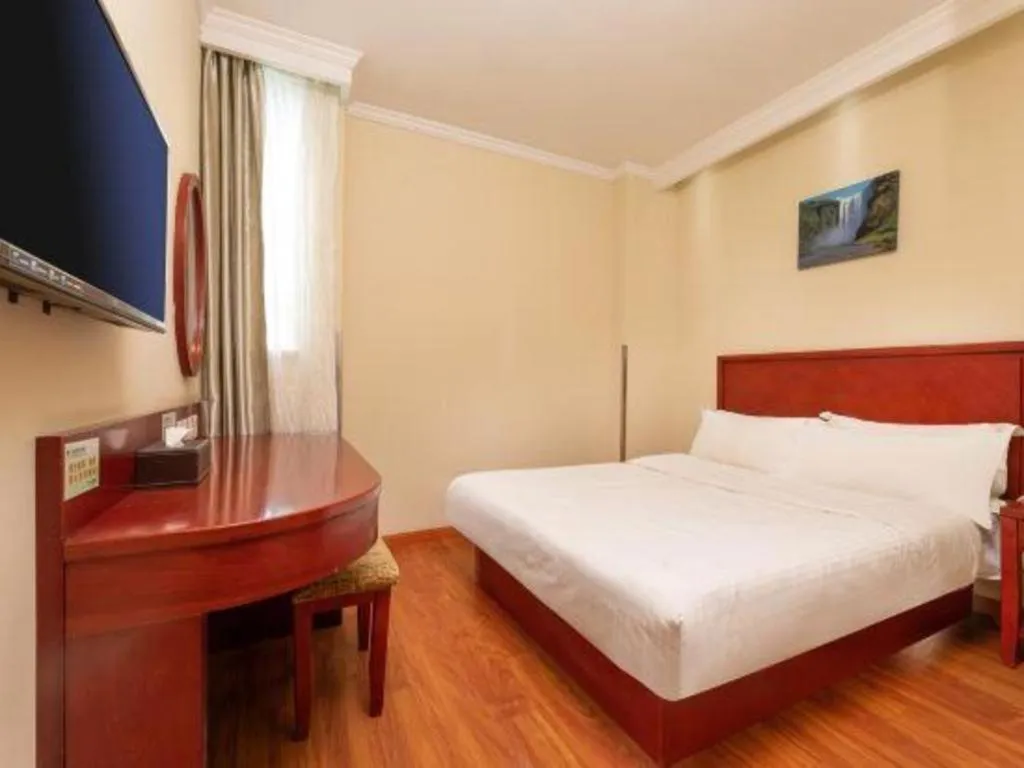 Bed in GreenTree Inn Suzhou Railway Station North Square Haobainian Wedding Dress City Express Hotel
