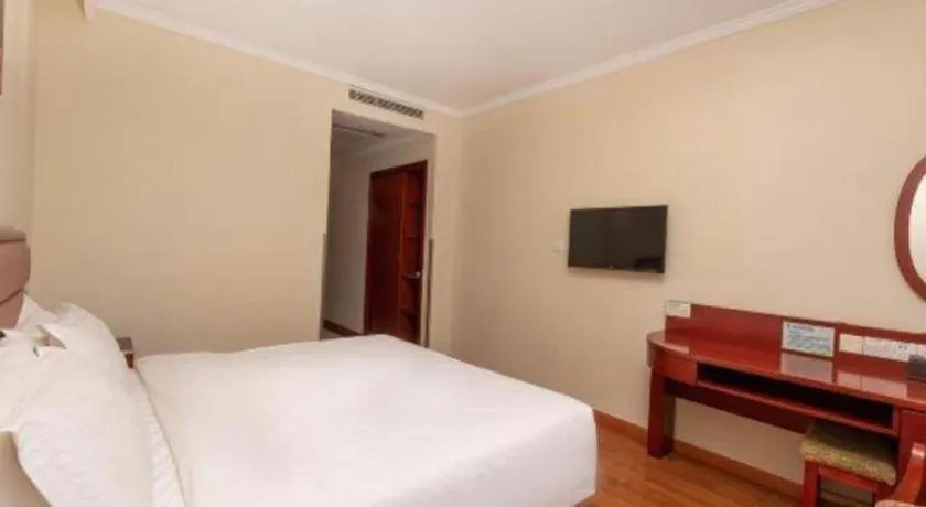 Bed in GreenTree Inn Suzhou Railway Station North Square Haobainian Wedding Dress City Express Hotel