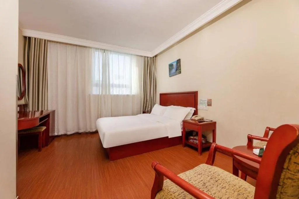 Bed in GreenTree Inn Suzhou Railway Station North Square Haobainian Wedding Dress City Express Hotel