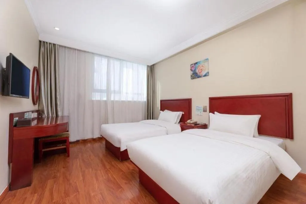 Bed in GreenTree Inn Suzhou Railway Station North Square Haobainian Wedding Dress City Express Hotel