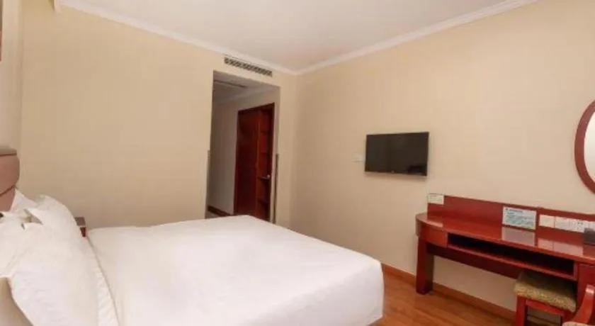 Bed in GreenTree Inn Suzhou Railway Station North Square Haobainian Wedding Dress City Express Hotel