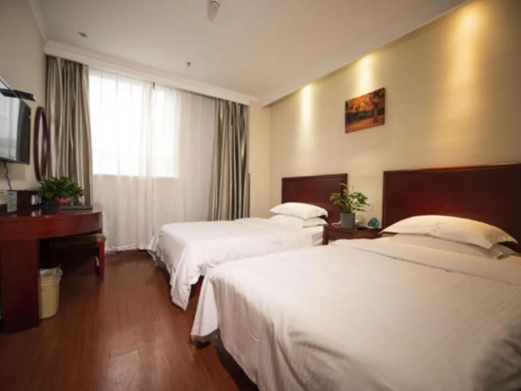 Bed in GreenTree Inn Suzhou Railway Station North Square Haobainian Wedding Dress City Express Hotel