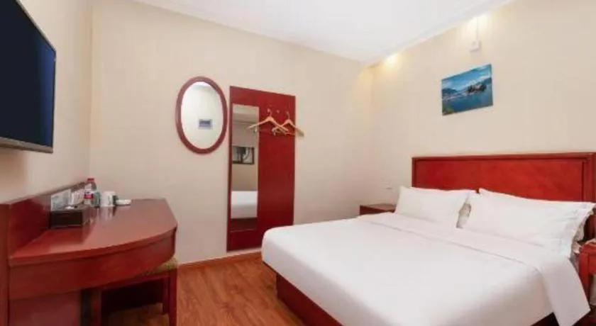 Bed in GreenTree Inn Suzhou Railway Station North Square Haobainian Wedding Dress City Express Hotel