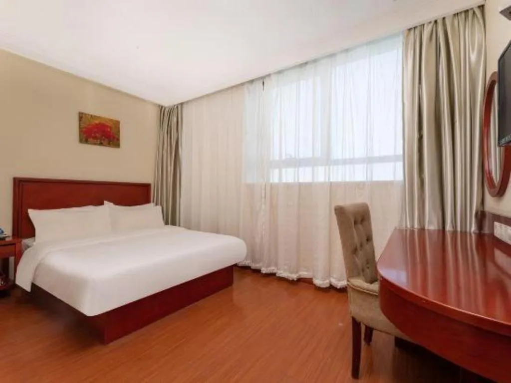 Bed in GreenTree Inn Suzhou Railway Station North Square Haobainian Wedding Dress City Express Hotel