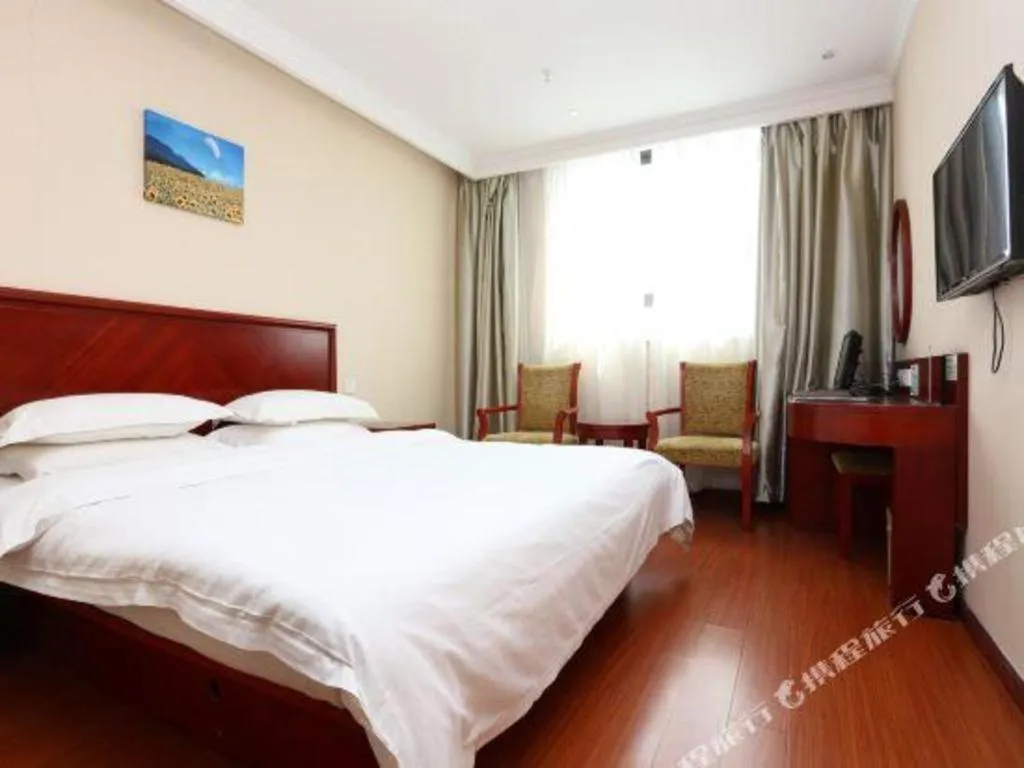 Bed in GreenTree Inn Suzhou Railway Station North Square Haobainian Wedding Dress City Express Hotel