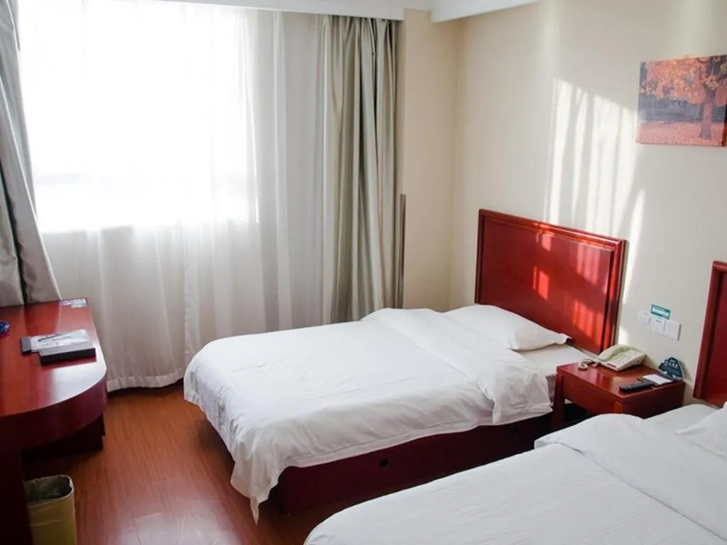 Bed in GreenTree Inn Suzhou Railway Station North Square Haobainian Wedding Dress City Express Hotel