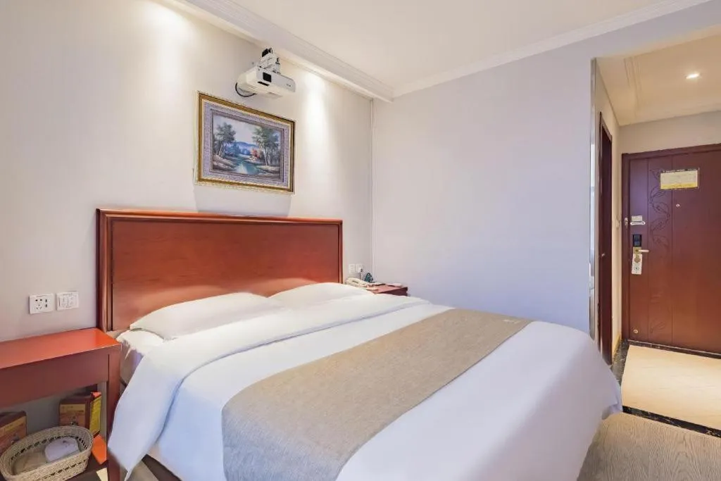 Bed in GreenTree Inn Beijing Tonzhou Maju Bridge No.2 Express Hotel