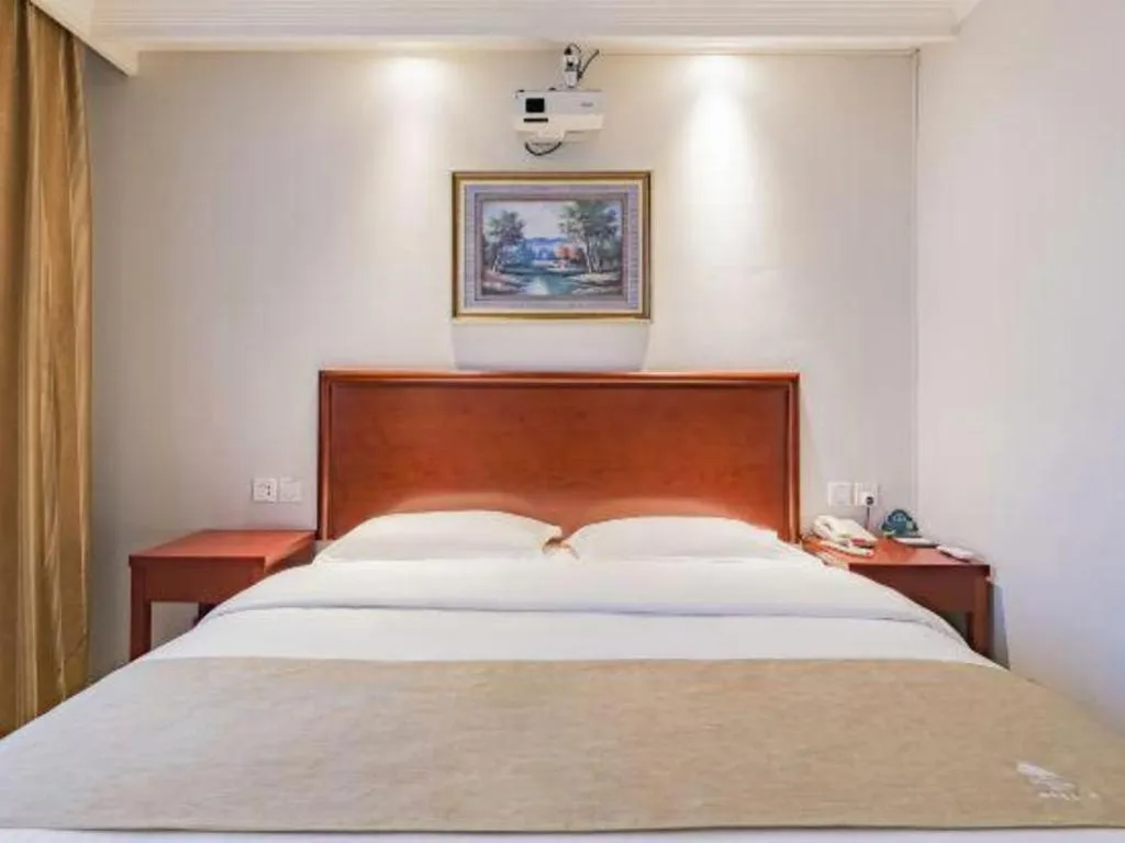 Bed in GreenTree Inn Beijing Tonzhou Maju Bridge No.2 Express Hotel