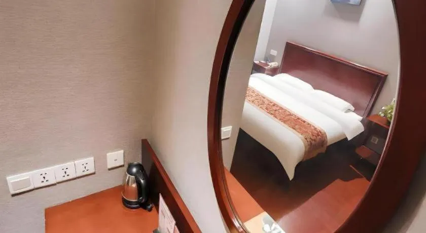 Bed in GreenTree Inn Suzhou Shihu Suli Road Express Hotel