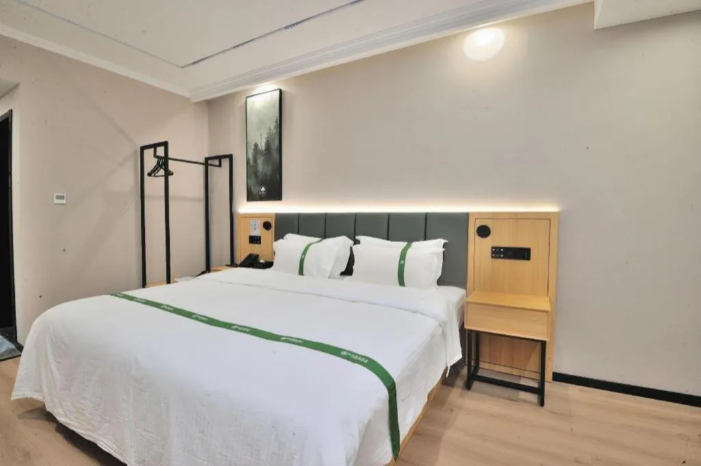 Bed in GreenTree Inn Suzhou Shihu Suli Road Express Hotel