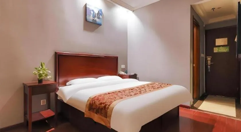 Bed in GreenTree Inn Suzhou Shihu Suli Road Express Hotel