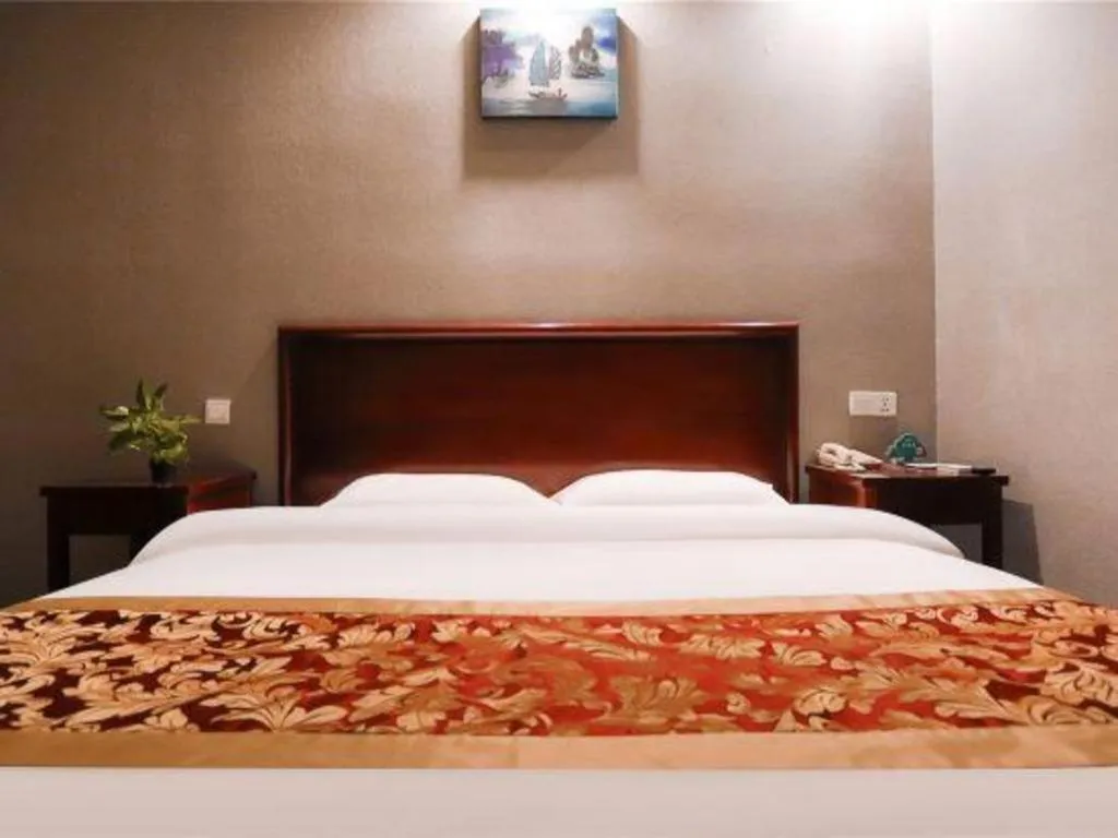 Bed in GreenTree Inn Suzhou Shihu Suli Road Express Hotel
