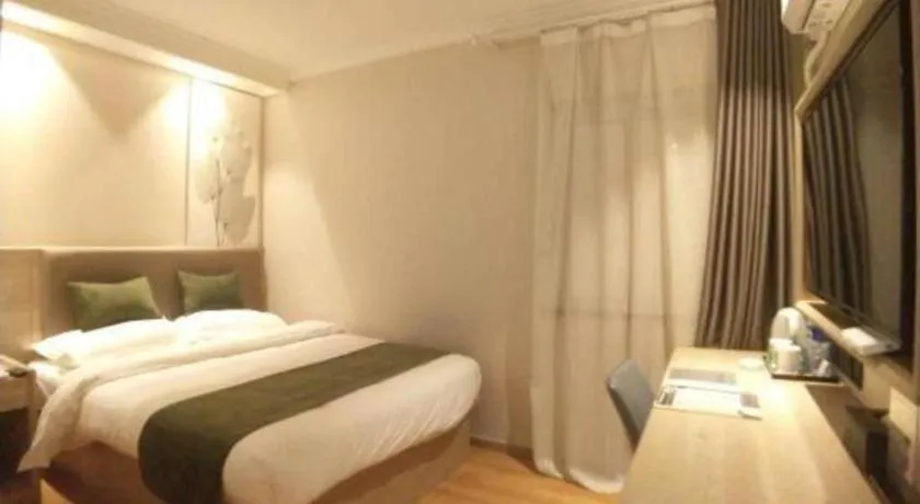 Bed in GreenTree Inn Xuzhou High Speed Railway Station Express Hotel