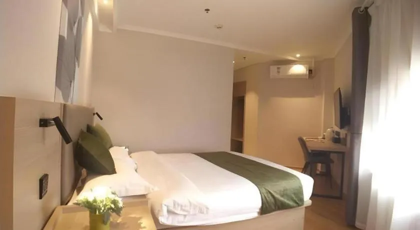Bed in GreenTree Inn Xuzhou High Speed Railway Station Express Hotel