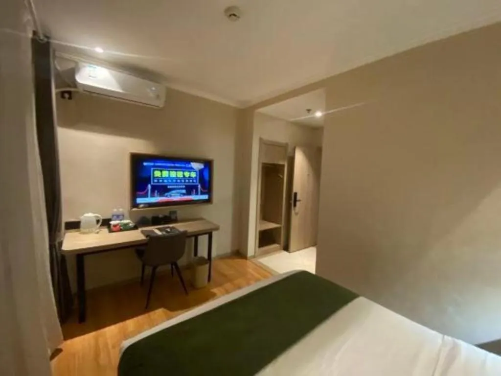 Bed in GreenTree Inn Xuzhou High Speed Railway Station Express Hotel