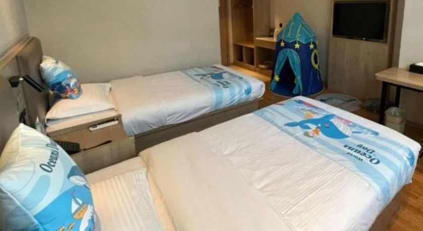 Bed in GreenTree Inn Xuzhou High Speed Railway Station Express Hotel