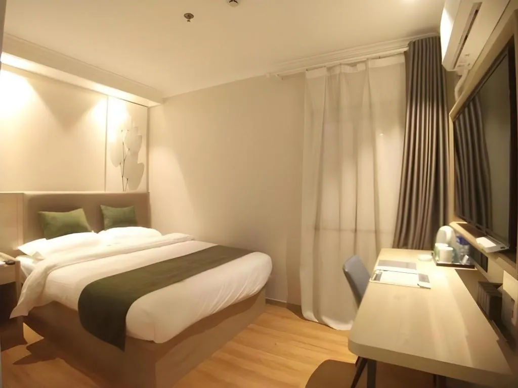 Bed in GreenTree Inn Xuzhou High Speed Railway Station Express Hotel