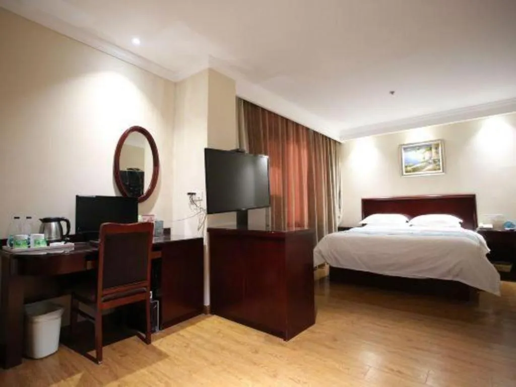 Bed in GreenTree Inn Jiangsu Wuxi Xishan DongTing Erquan East Road XinGuang Newly Estate Express Hotel