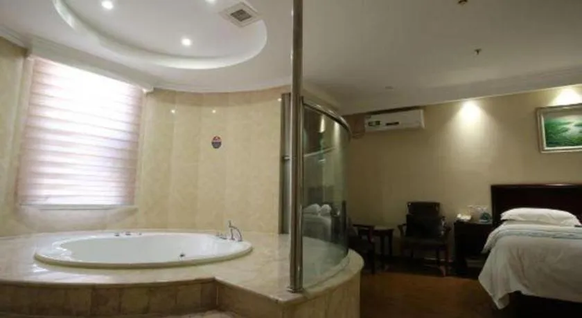 Bed in GreenTree Inn Jiangsu Wuxi Xishan DongTing Erquan East Road XinGuang Newly Estate Express Hotel