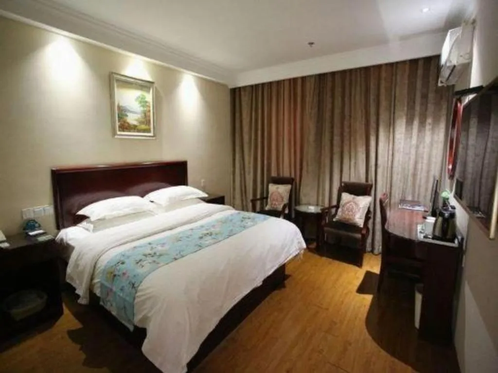 Bed in GreenTree Inn Jiangsu Wuxi Xishan DongTing Erquan East Road XinGuang Newly Estate Express Hotel