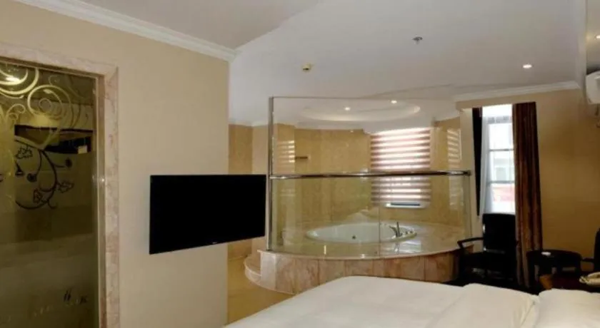 Bed in GreenTree Inn Jiangsu Wuxi Xishan DongTing Erquan East Road XinGuang Newly Estate Express Hotel