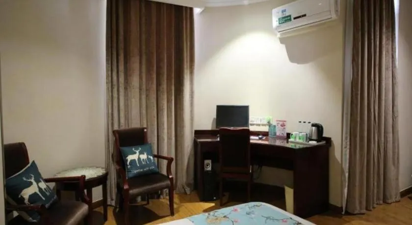 Bed in GreenTree Inn Jiangsu Wuxi Xishan DongTing Erquan East Road XinGuang Newly Estate Express Hotel