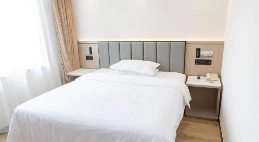 Bed in GreenTree Inn Jiangsu Wuxi Xishan DongTing Erquan East Road XinGuang Newly Estate Express Hotel