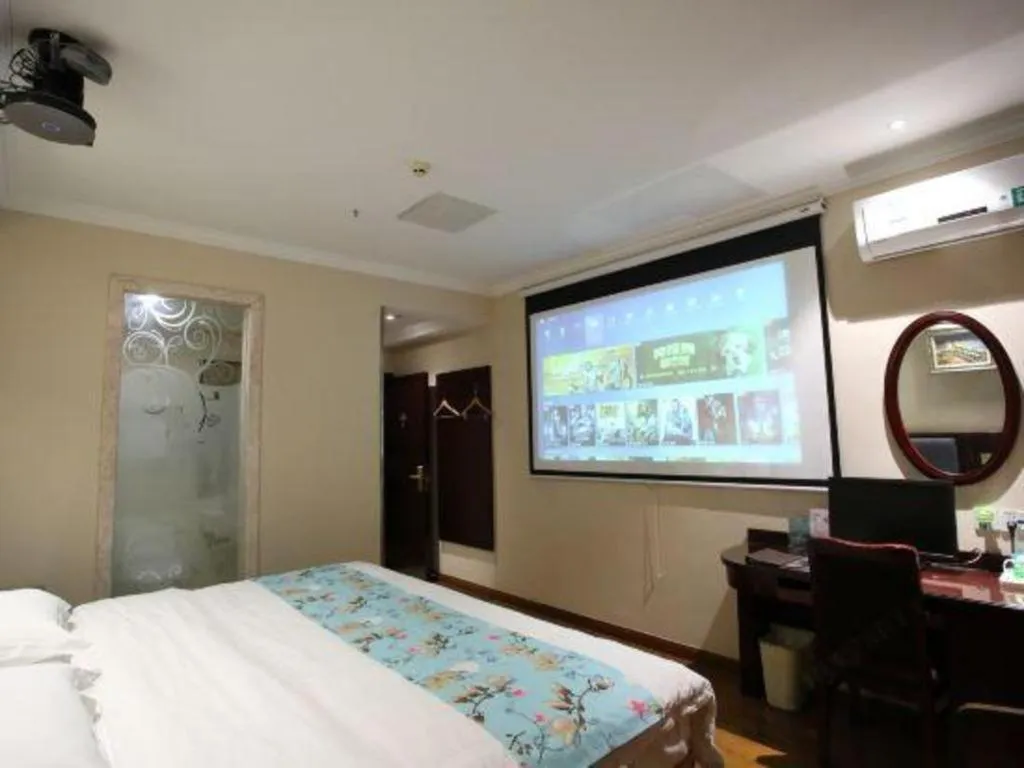 Bed in GreenTree Inn Jiangsu Wuxi Xishan DongTing Erquan East Road XinGuang Newly Estate Express Hotel