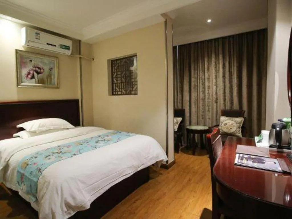 Bed in GreenTree Inn Jiangsu Wuxi Xishan DongTing Erquan East Road XinGuang Newly Estate Express Hotel