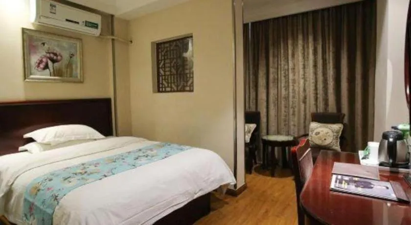 Bed in GreenTree Inn Jiangsu Wuxi Xishan DongTing Erquan East Road XinGuang Newly Estate Express Hotel