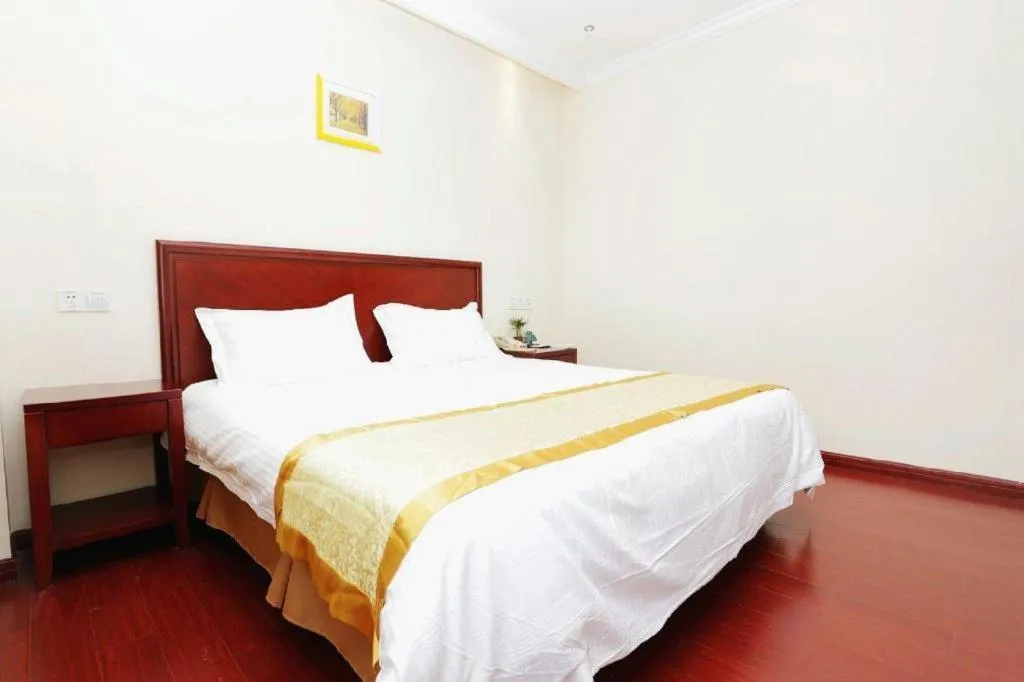 Bed in GreenTree Inn Nanjing Software Valley DaDingFang Express Hotel