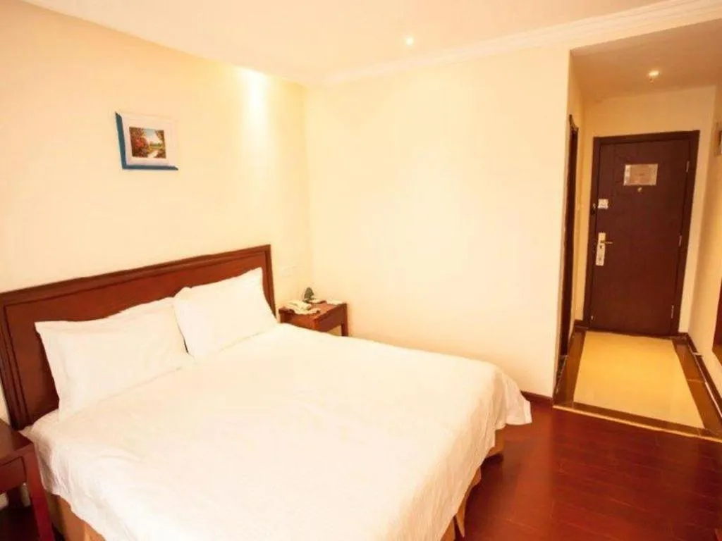 Bed in GreenTree Inn Nanjing Software Valley DaDingFang Express Hotel