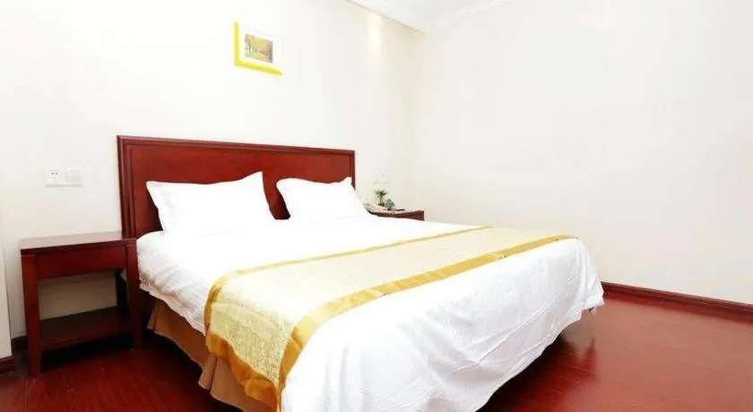 Bed in GreenTree Inn Nanjing Software Valley DaDingFang Express Hotel