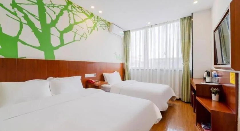 Bed in Vatica ShangHai Pudong Airport Disney Huaxia(E) Road Metro Station Hotel .