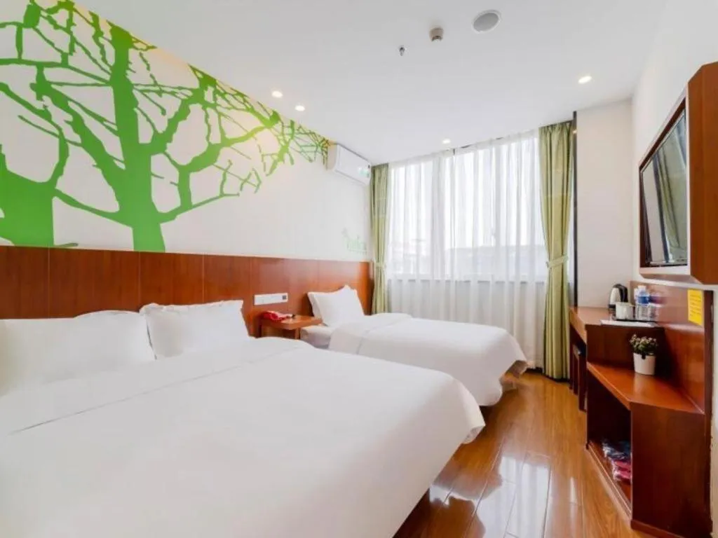 Bed in Vatica ShangHai Pudong Airport Disney Huaxia(E) Road Metro Station Hotel .