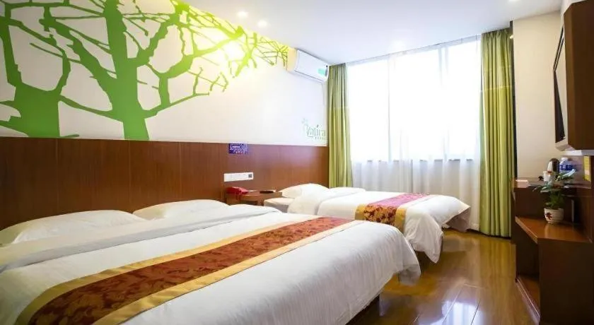 Bed in Vatica ShangHai Pudong Airport Disney Huaxia(E) Road Metro Station Hotel .